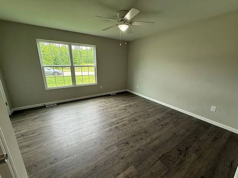 842 Lakeway Dr — Photo 7