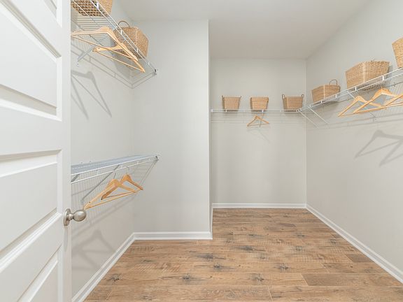 Walk-in owner s closet