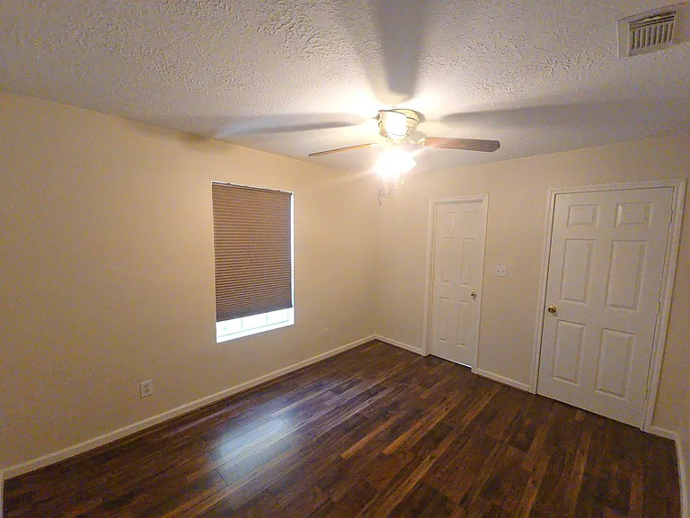 409 Commerce St — Photo 9