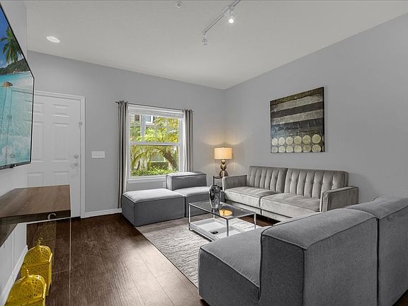 4th image of 5350 Diplomat Ct #107