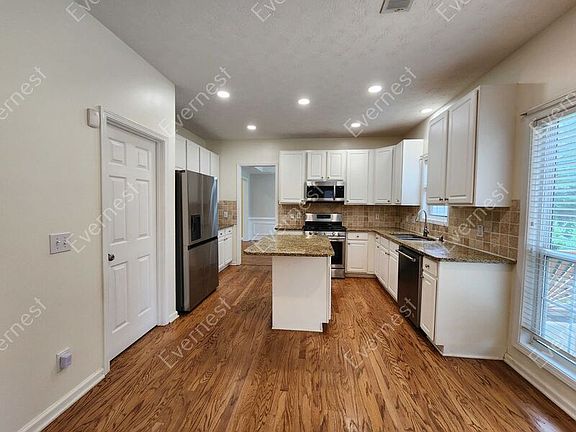 3rd image of 3371 Shallowford Green Dr
