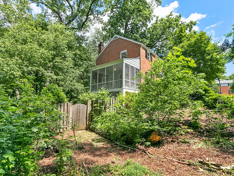 244 N Columbus St — Photo 29