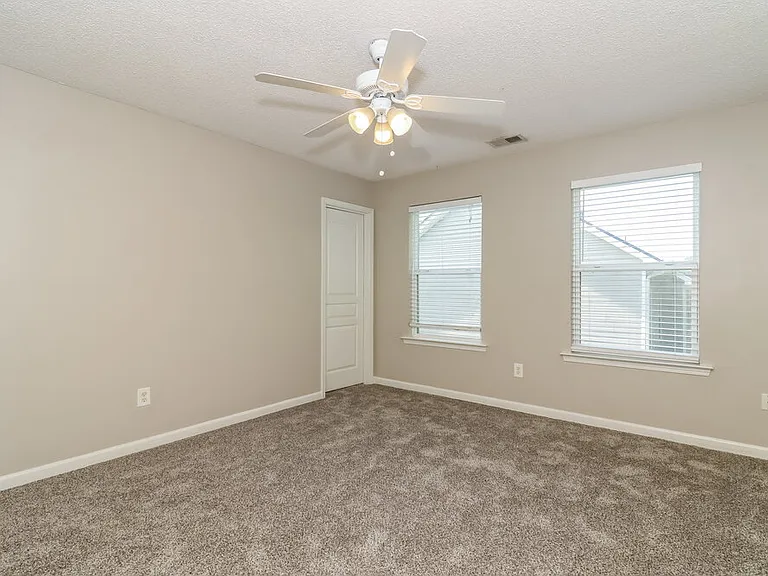 468 Darbys Run Ct — Photo 12