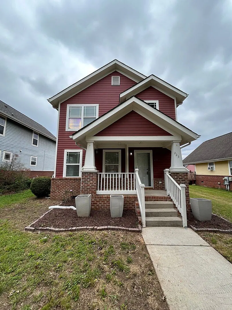 3 Beds | Bonus Room | 2.5 Baths | Detached 1 Car Garage - Close to St. Elmo & Downtown — Photo 1