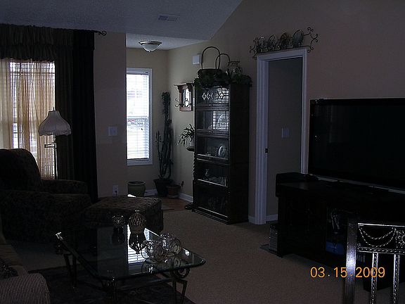 Living area-front entrance