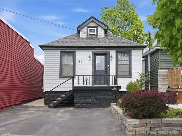 141 McAnulty Blvd, Hamilton, ON L8H 3H6