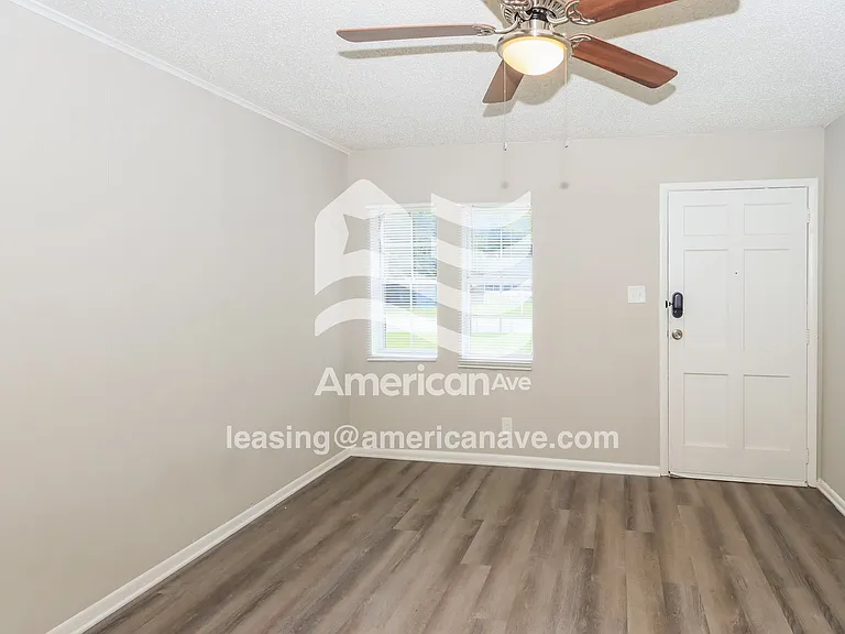 1237652_002_wm_-_living_room_13136069.jpg