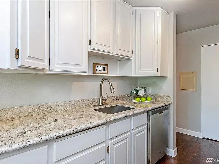 9800 Roosevelt Way NE #31 — Photo 13