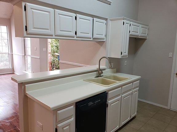 5th image of 940 S Old Orchard Ln