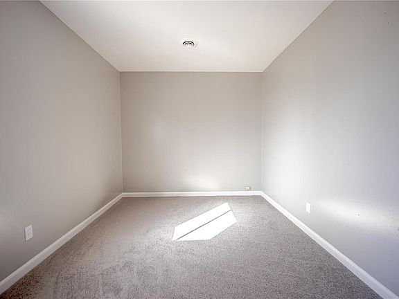 4th image of 53 Saint Gregory Dr