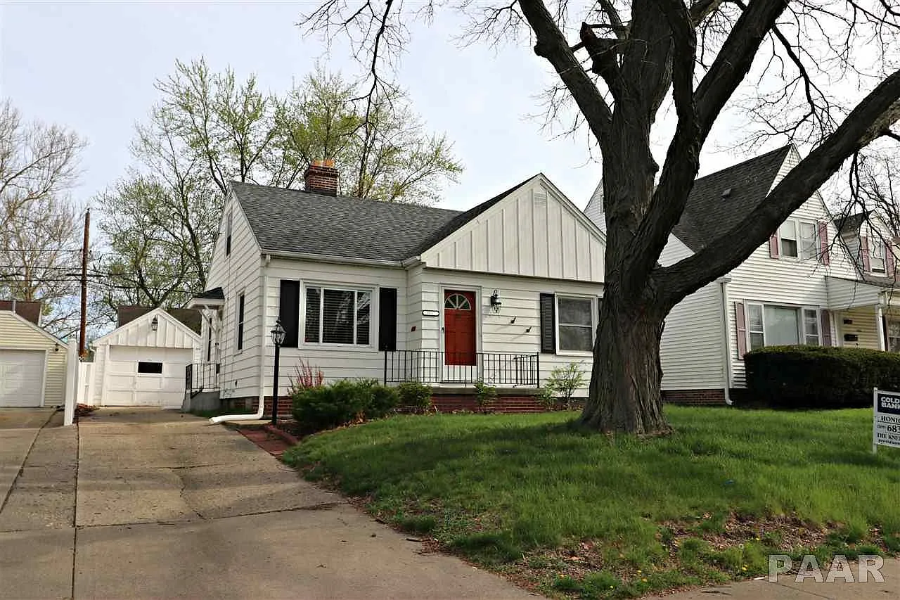 1027 E Richwoods Blvd photo 1