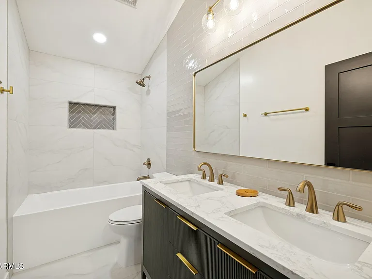1216 W Rovey Ave — Photo 23