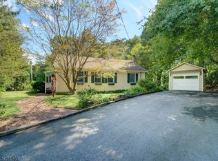 19 Drakesdale Rd, Flanders, NJ 07836