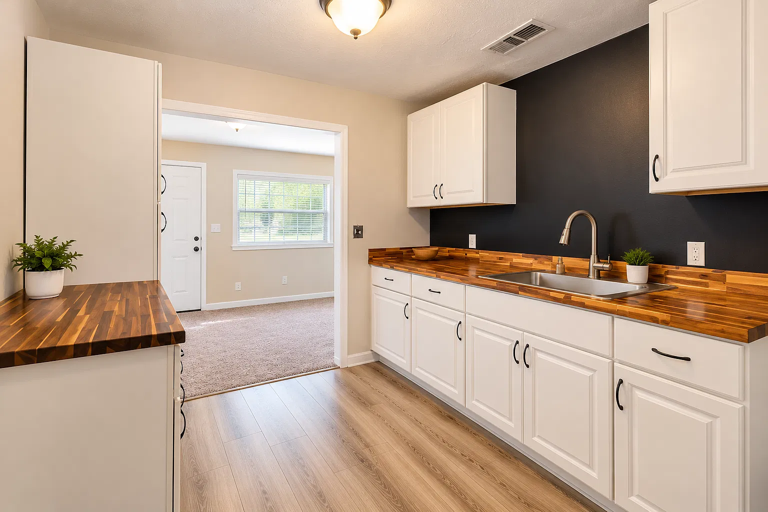 A simple, clean one-bedroom, one-bath unit Only $1,175 Move-In Special! — Photo 2