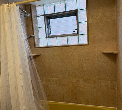 3rd image of 1324 W Touhy Ave #2C