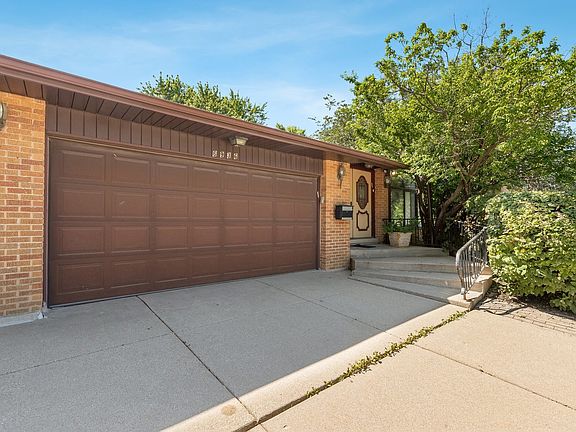 3rd image of 6936 N Kostner Ave