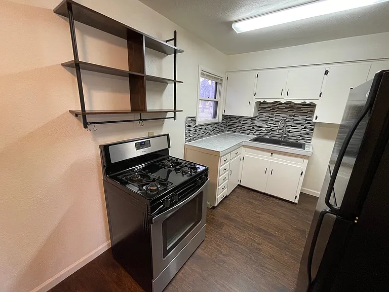 4749 Laverda Dr — Photo 26