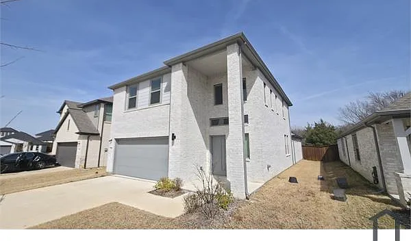 107 Sweetbriar Rd — Photo 2