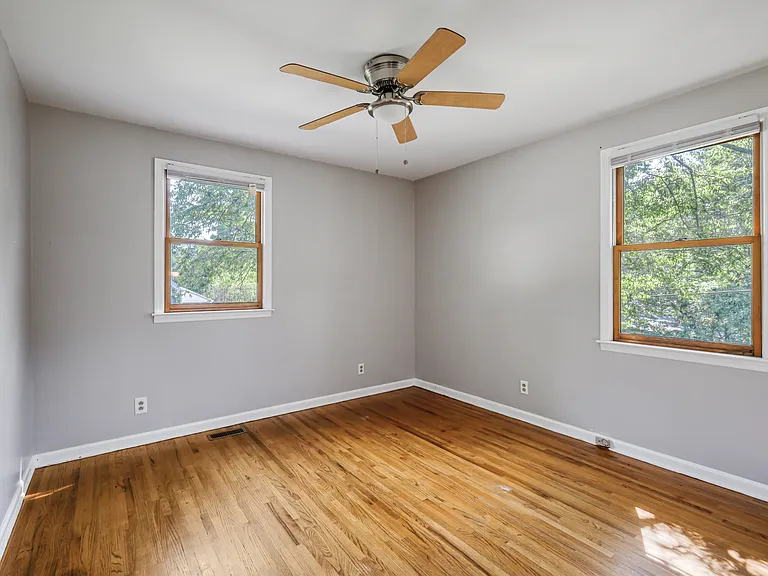 320 Oak St — Photo 12