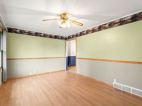4th image of 3815 Midway Dr