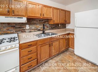 399 S Union St APT 14, Sparta, MI 49345