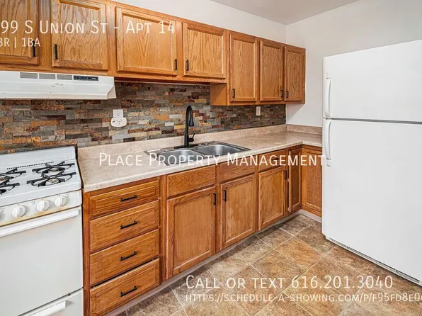 399 S Union St APT 14, Sparta, MI 49345