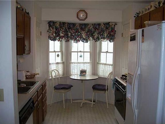 3rd image of 3 Freedom Pond Ln
