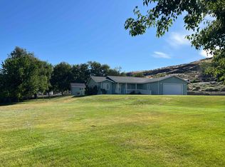 106411 E Badger Rd, Kennewick, WA 99338