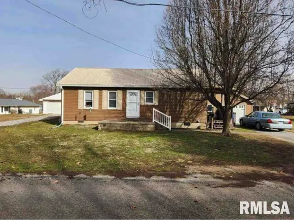 506 E Cherry St, Mc Leansboro, IL 62859