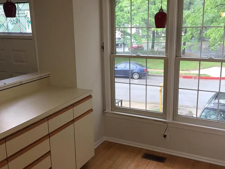 8911 Oakwood Way — Photo 7