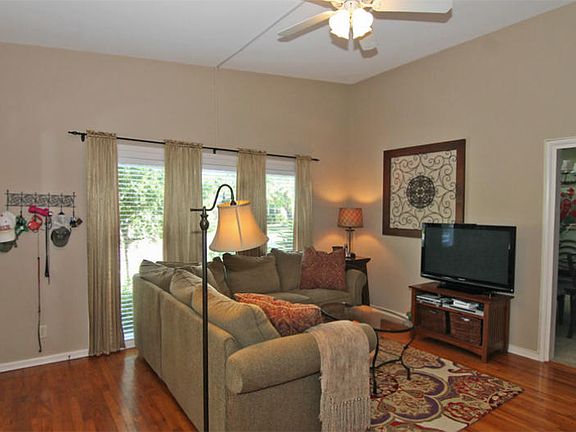 3rd image of 1006 Driftwood Pl