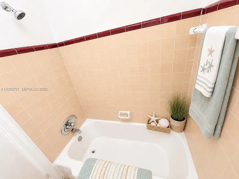 7407 Byron Ave #3 — Photo 23