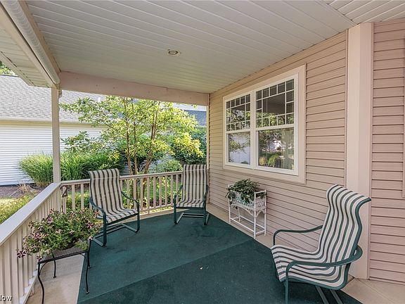 3rd image of 1927 Pembrooke Ln