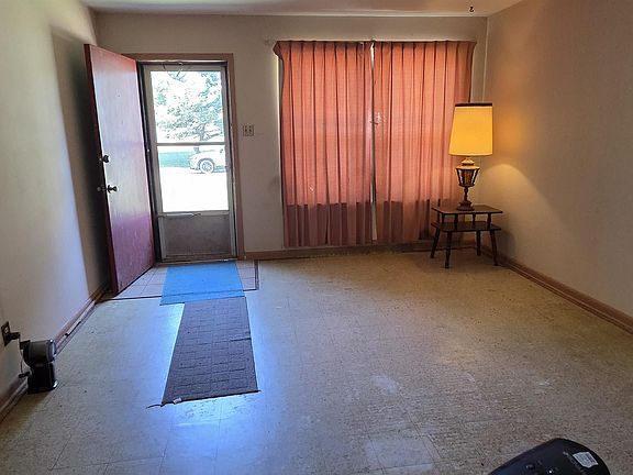 3rd image of 1 Coral Ln