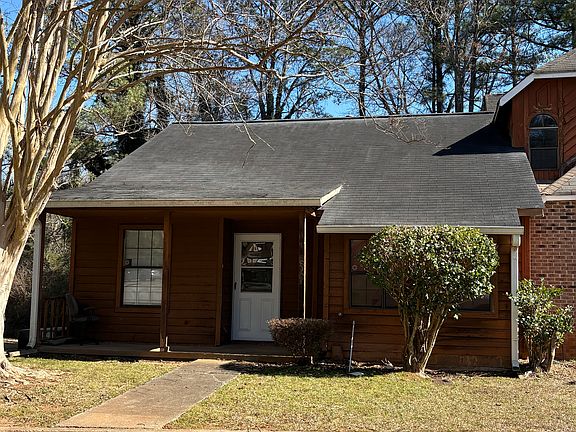 2nd image of 810 Heritage Oaks Dr