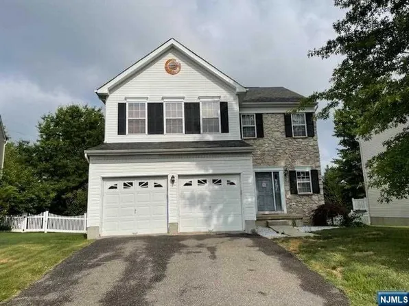 308 Hamilton Dr, Stewartsville, NJ 08886