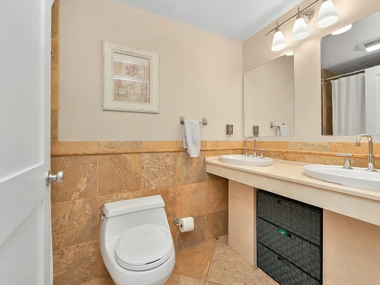 335 W 2nd St #7 — Photo 13