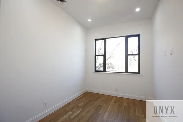 Rented by Onyx | media 33