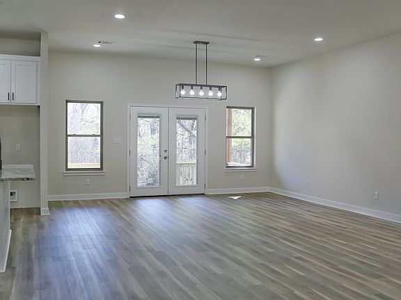 5th image of 1123 E Carmichael Rd