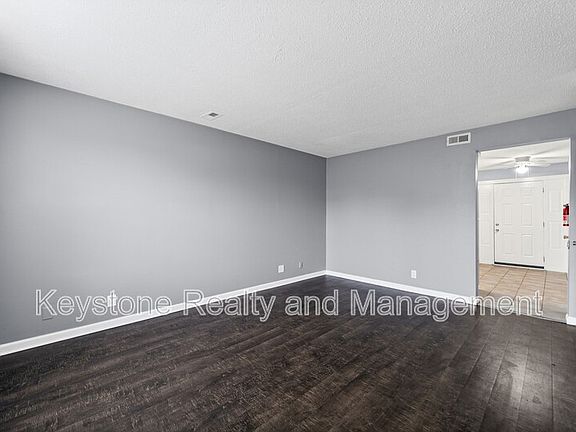 3rd image of 1269-40 Stateline Rd
