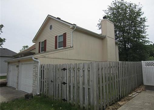 2nd image of 907 Stone Brook Dr