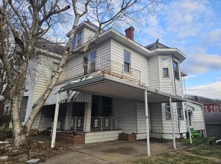 821 Main St, Sistersville, WV 26175