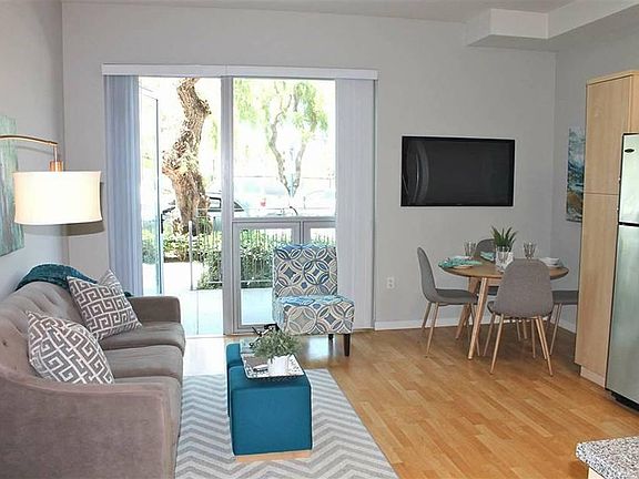 5th image of 889 Date St Unit 120