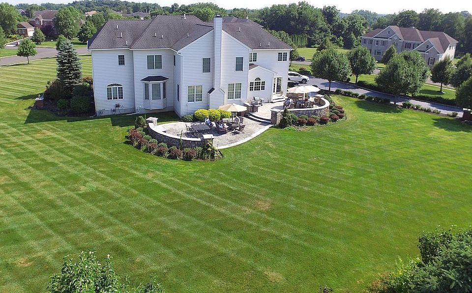 2nd image of 2 Greens Ct