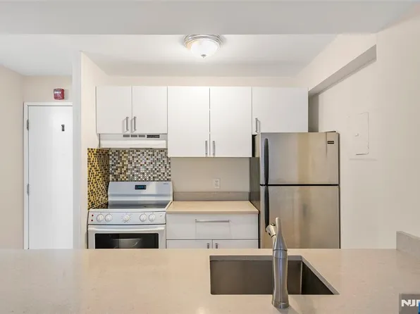 333 Grand Ave, Palisades Park, NJ 07650