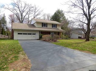 11 Haddington Ln, Delmar, NY 12054