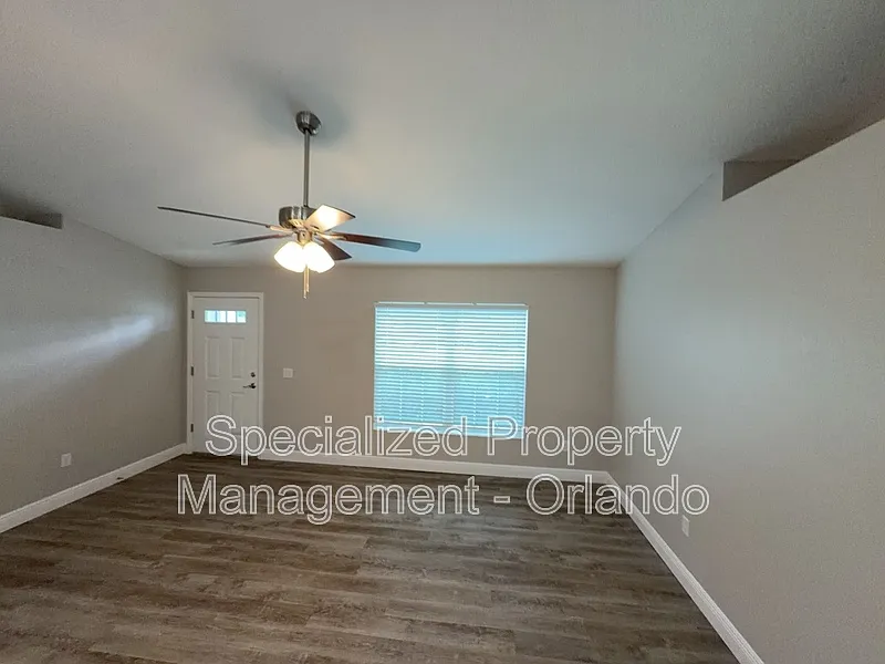 3 bed, 2.0 bath, 1453 sqft, $1,645 — Photo 2