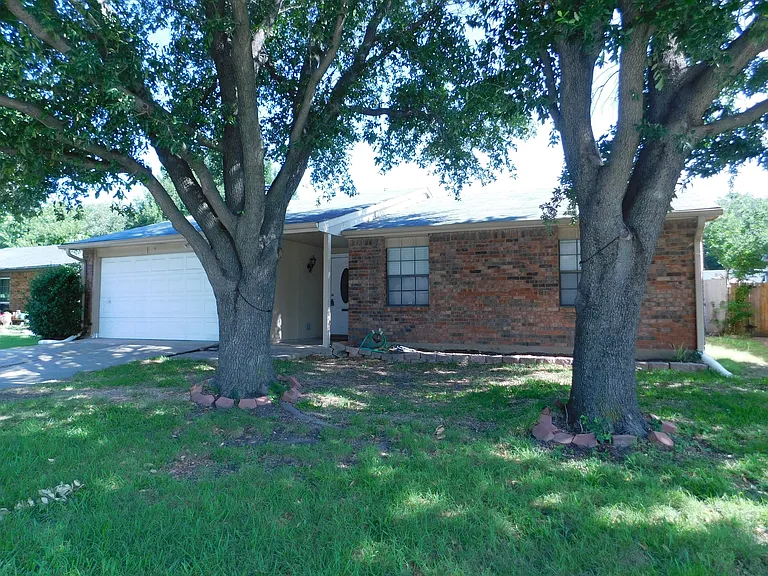 5529 Gates Dr — Photo 3