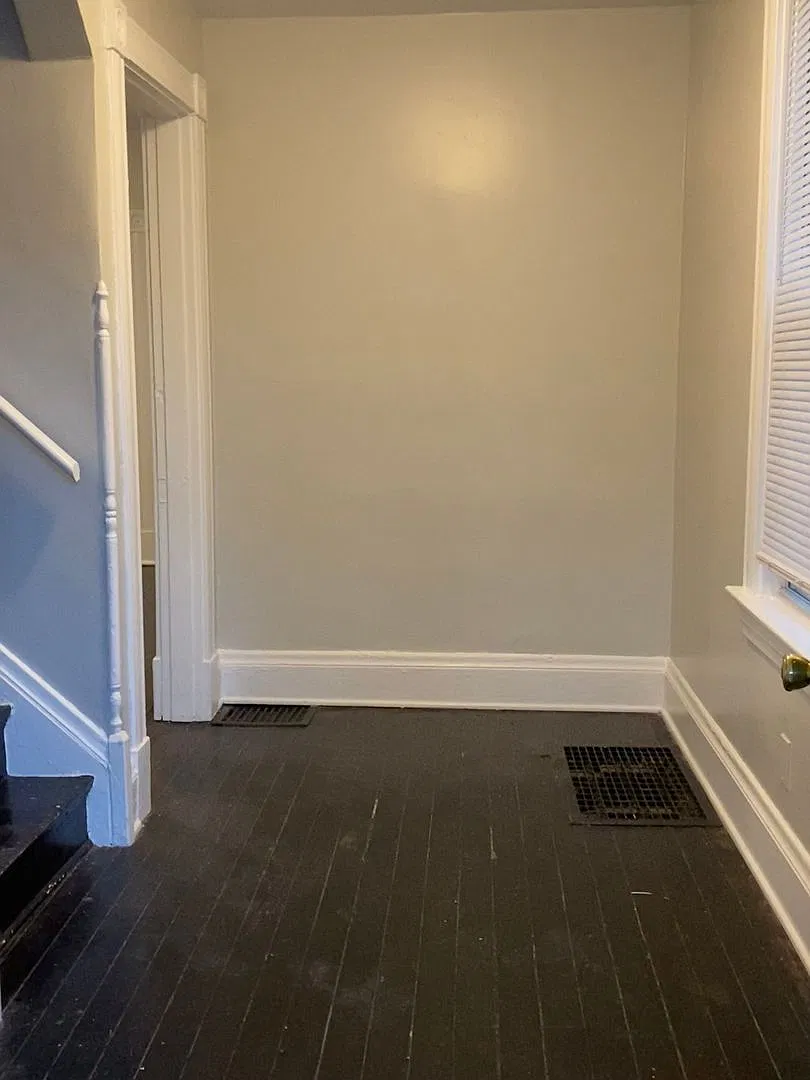 Beautifully updated and Spacious! 2 Bed House in Madisonville with walk through!! — Photo 3