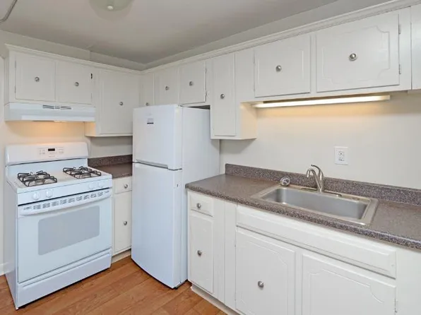 The Apartments at Remington Pond, 8 Quaker Dr, West Warwick, RI 02893